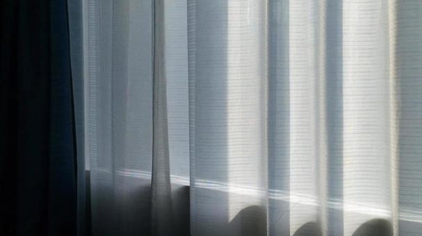 差し込む光を見ながら、静かに戦略を練る